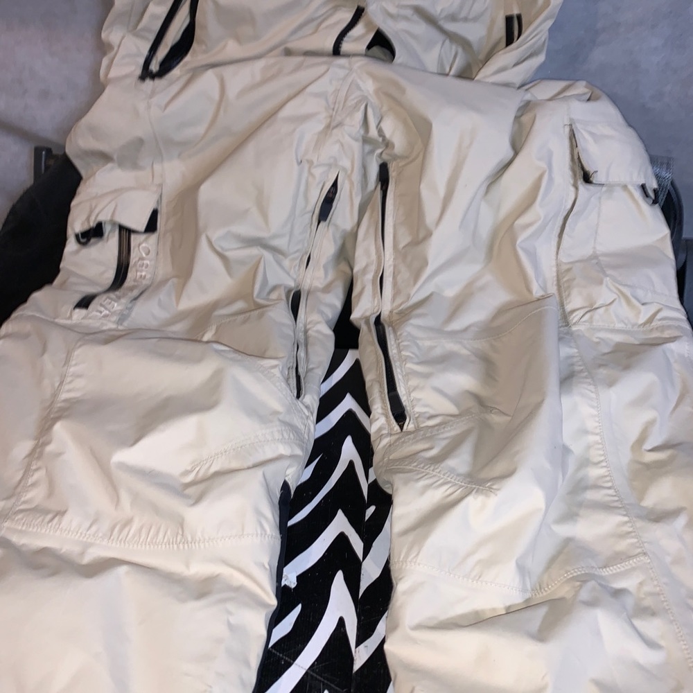 Men’s medium adjustable length and width ski/snowboarding pant